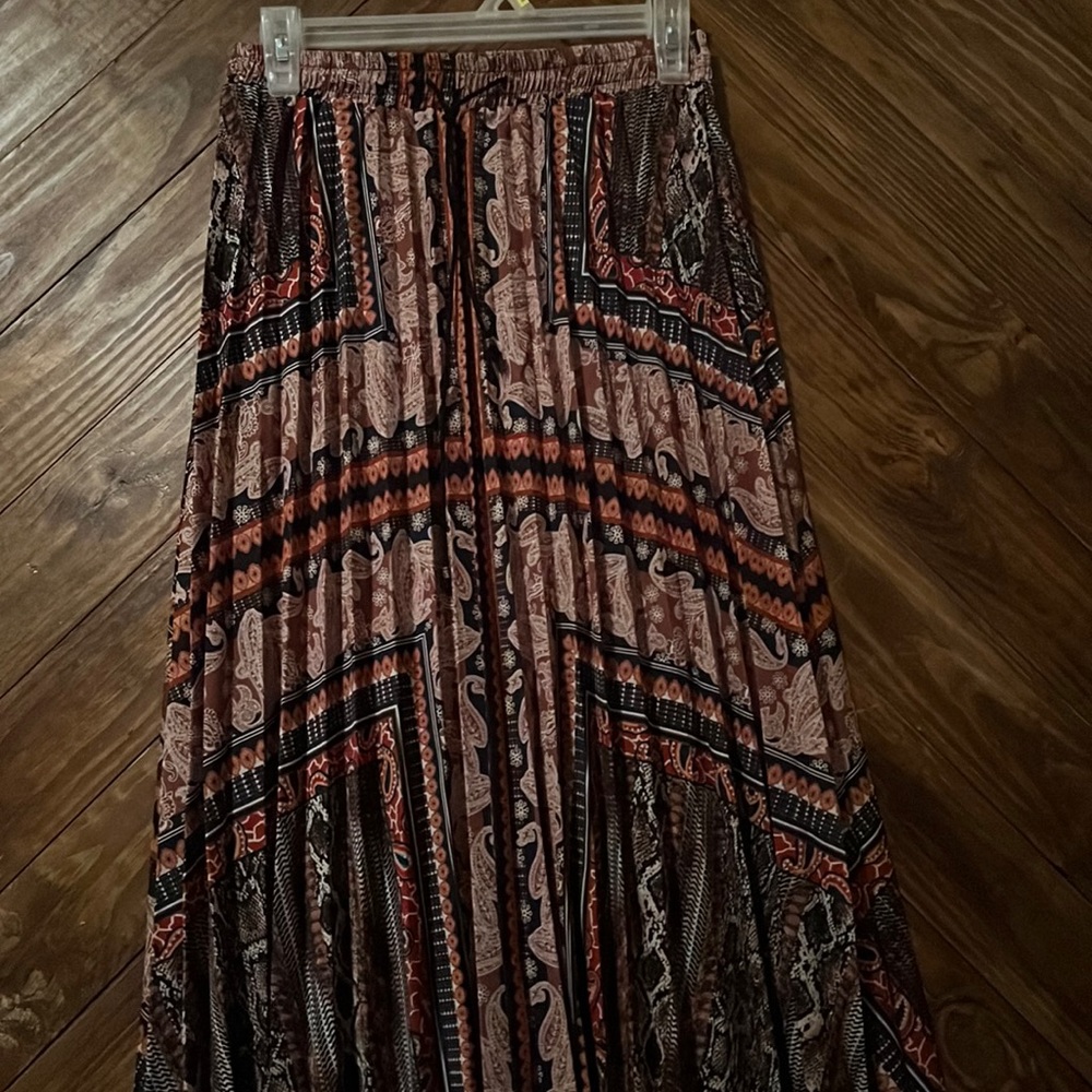 Beautiful maxi skirt. Size: medium. Color: brown/orange/navy blue.
